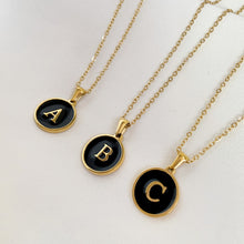 Cargar imagen en el visor de la galería, Inicial madre perla negra