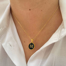 Cargar imagen en el visor de la galería, Inicial madre perla negra