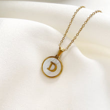 Cargar imagen en el visor de la galería, DENMAMX Inicial madre perla redonda
